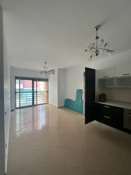 Tirane, shitet apartament 2+1+Ballkon Kati 2, 103 m² 160.000 € (Rruga Abraham Nikol)