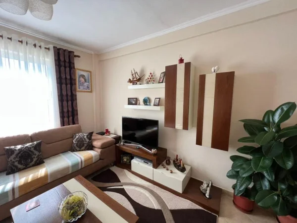 Elbasan, shes apartament 3+1+Aneks+Ballkon Kati 5, 100 m² 75.000 € bosh 85.000euro i mobiluar (borodin mitarja tek kinezet)