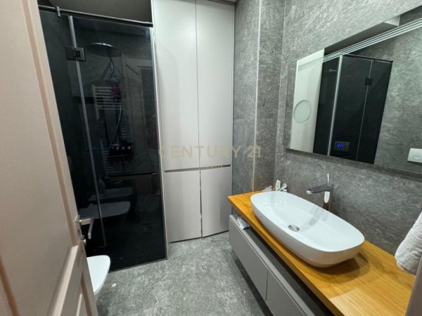 Tirane, shes apartament 2+1+2+POST PARKIMI+Ballkon , 138 m² 450.000 € (Kompleksi Delijorgji)
