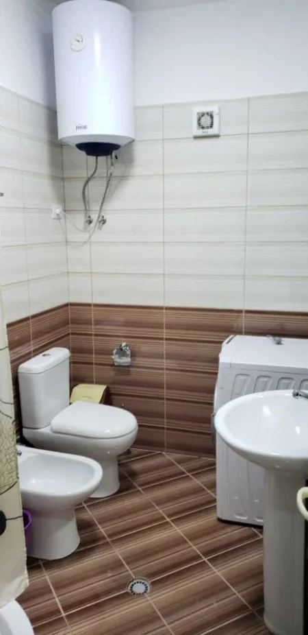 Tirane, jepet me qera apartament 1+1+Ballkon Kati 3, 65 m² 400 € (ASTIR)