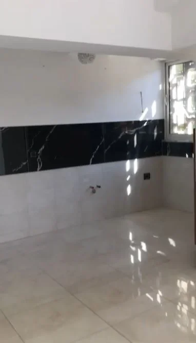 Tirane, jepet me qera ambjent biznesi Kati 2, 70 m² 600 € (Qender)