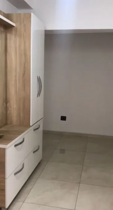 Tirane, jepet me qera ambjent biznesi Kati 2, 70 m² 600 € (Qender)
