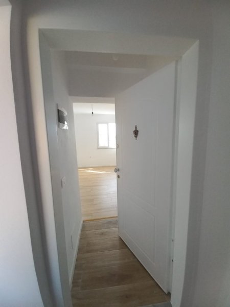 Tirane, shitet garsonier 1+1 Kati 5, 48.000 € (Rruga Bardhyl)