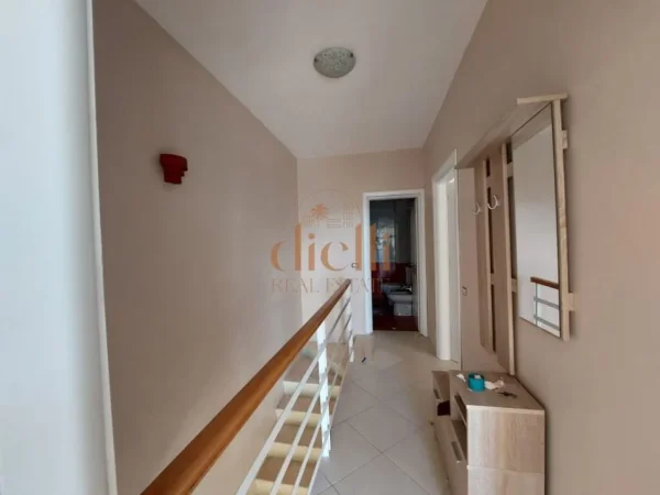Tirane, jepet me qera apartament duplex Dublex , 1.100 € 