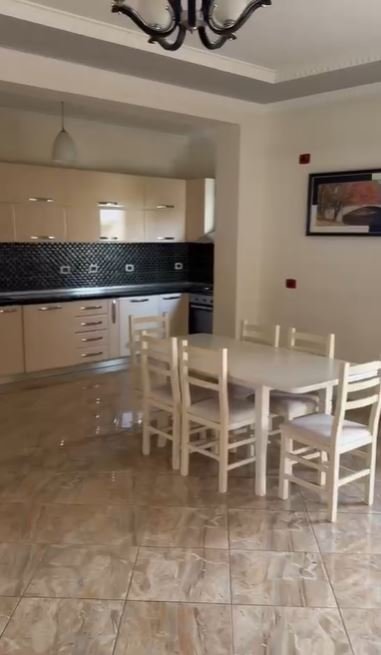 Tirane, jepet me qera Vile 3+1 Kati 2, 140 m² 700 € (Don bosko)