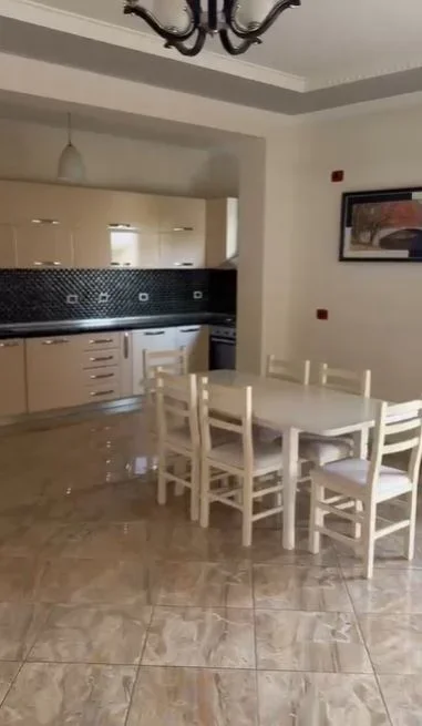 Tirane, jepet me qera Vile 3+1 Kati 2, 140 m² 700 € (Don bosko)