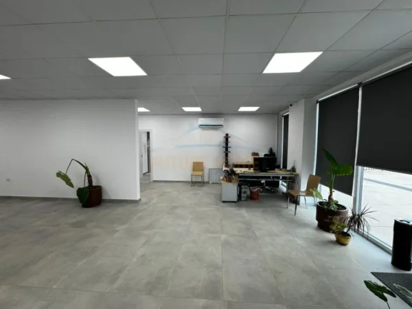 Tirane, shitet apartament 3+1+Ballkon , 261 m² 260.000 € (Yzberisht)