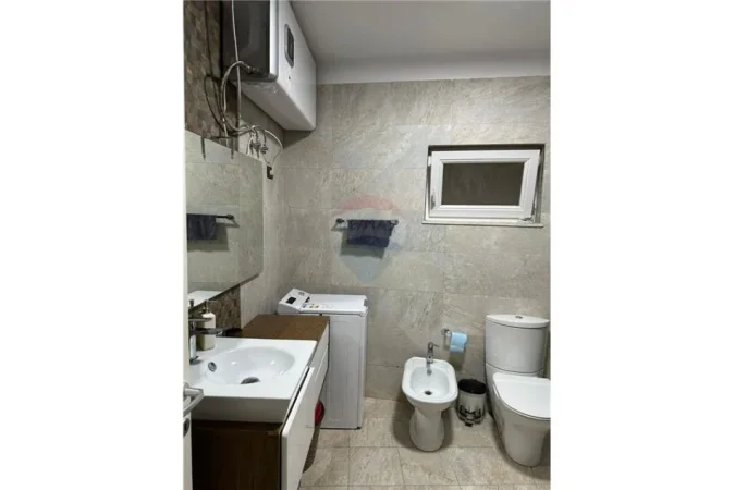 Tirane, jepet me qera apartament 1+1 , 75 m² 600 € (hamdi sina)