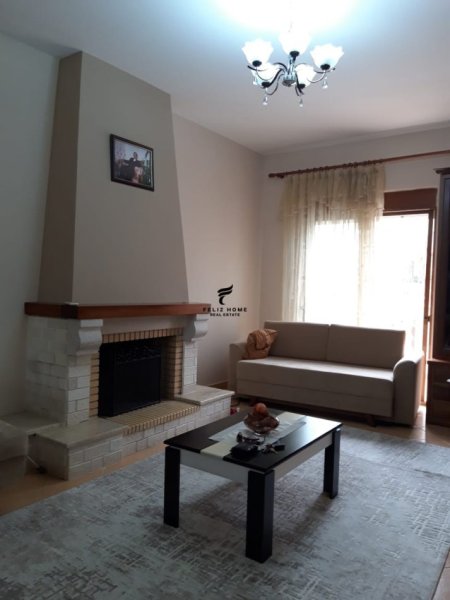 Tirane, jepet me qera Vile 3 Katshe Kati 4, 700 m² 5.000 € (LIQENI ARTFICIAL)