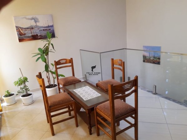 Tirane, jepet me qera Vile 3 Katshe Kati 4, 700 m² 5.000 € (LIQENI ARTFICIAL)