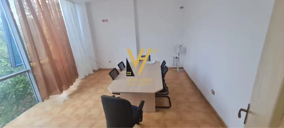 Tirane, shitet ambjent biznesi Kati 1, 38 m² 63.000 € (XHAMLLIKU)