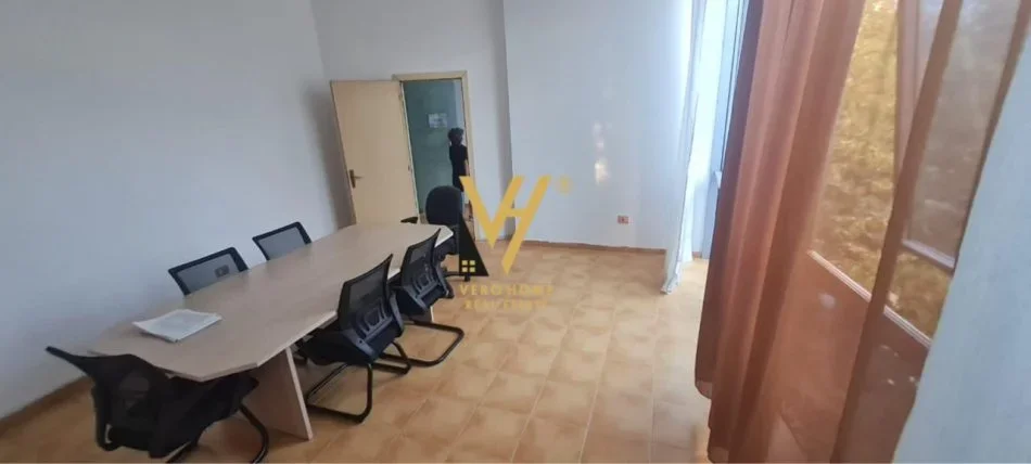 Tirane, shitet ambjent biznesi Kati 1, 38 m² 63.000 € (XHAMLLIKU)