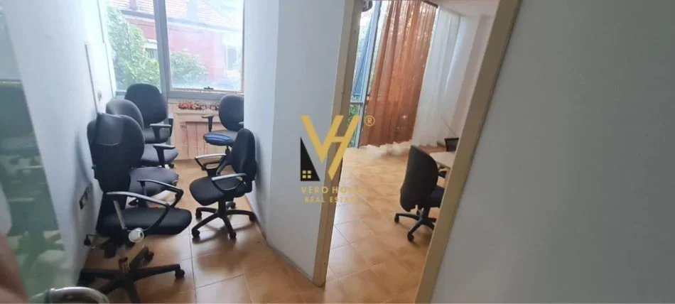 Tirane, shitet ambjent biznesi Kati 1, 38 m² 63.000 € (XHAMLLIKU)