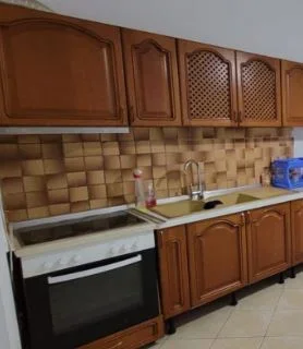Tirane, jepet me qera apartament 3+1 Kati 2, 100 m² 400 € (QSUT)