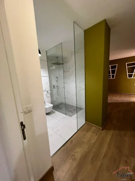 Tirane, jepet me qera apartament 3+1+Ballkon Kati 6, 146 m² 1.500 € (Rruga e Elbasanit)