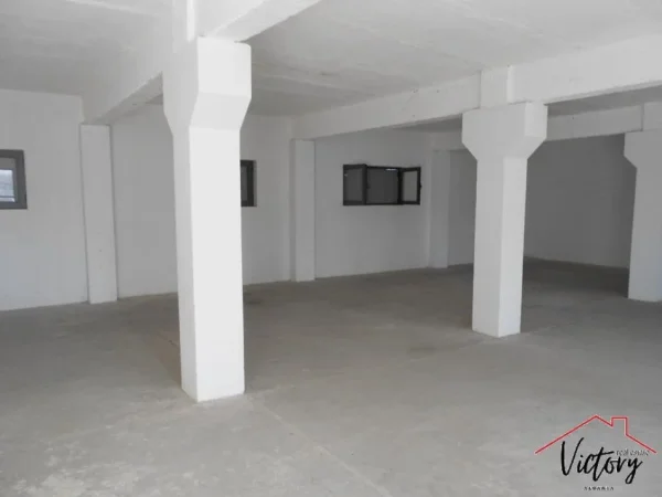 Tirane, jepet me qera ambjent biznesi Kati 1, 410 m² 1200 € (Siri Kodra)