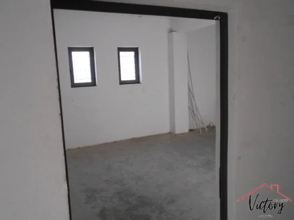 Tirane, jepet me qera ambjent biznesi Kati 1, 410 m² 1200 € (Siri Kodra)