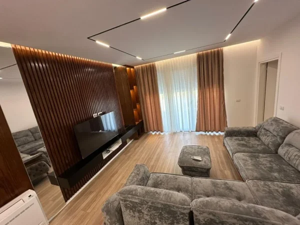 Tirane, jepet me qera apartament 2+1 Kati 2, 115 m² 700 € (Liqeni i Thate)