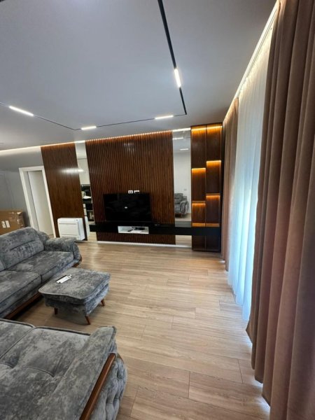 Tirane, jepet me qera apartament 2+1 Kati 2, 115 m² 700 € (Liqeni i Thate)