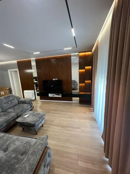 Tirane, jepet me qera apartament 2+1 Kati 2, 115 m² 700 € (Liqeni i Thate)