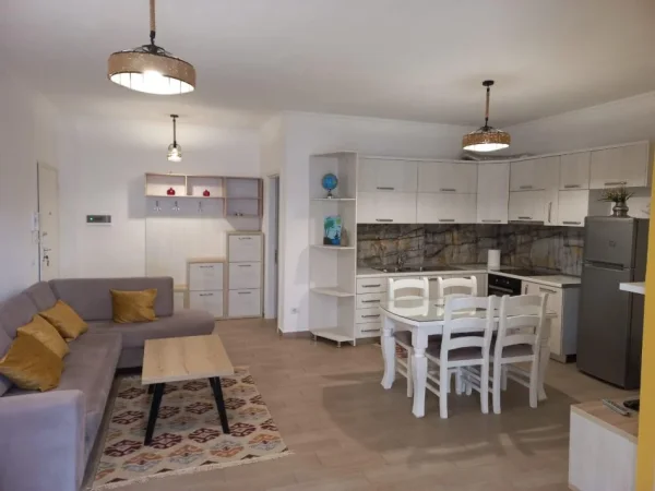 Durres, jap me qera apartament 1+1+Ballkon Kati 3, 65 m² 400 € (plazh)