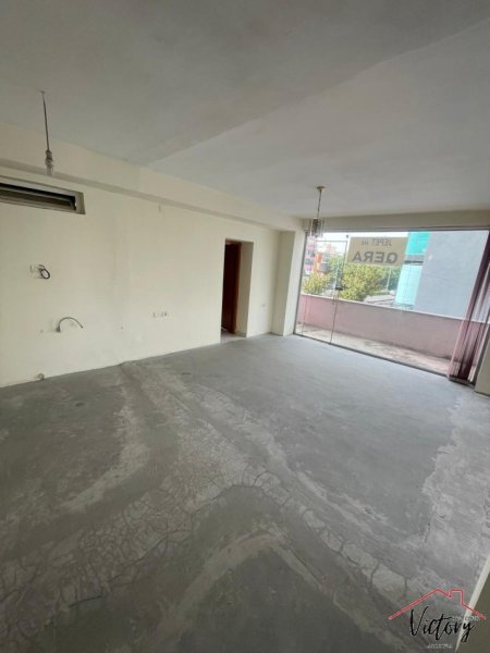 Tirane, jepet me qera zyre Kati 1, 120 m² 1.500 € (21 dhjetori)