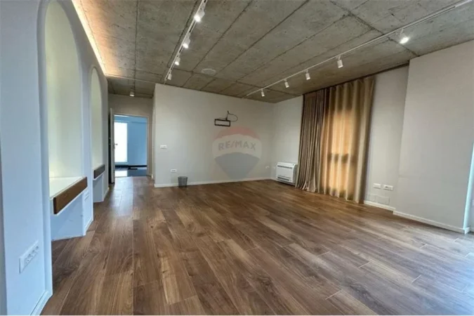 Tirane, jepet me qera Kati 4, 175 m² 2.000 € (Rruga e Elbasanit)