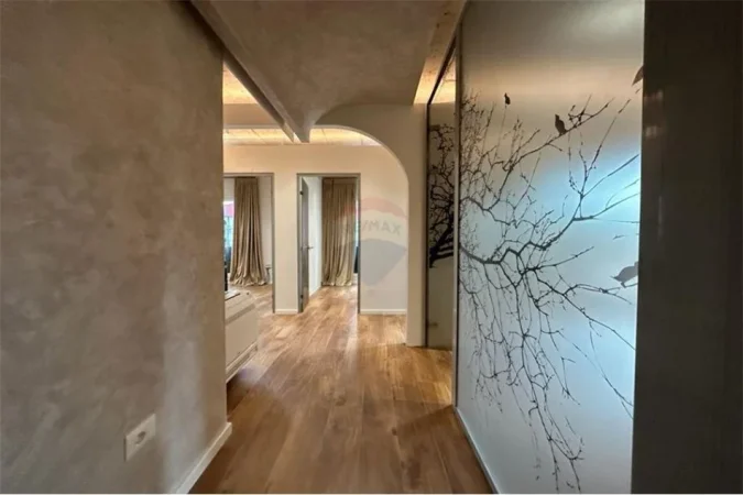 Tirane, jepet me qera Kati 4, 175 m² 2.000 € (Rruga e Elbasanit)