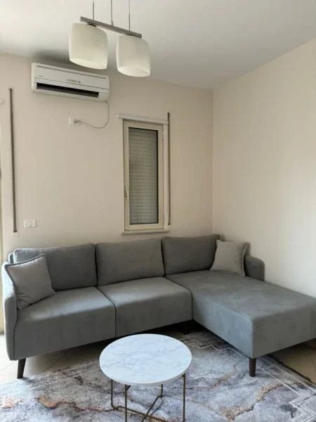 Tirane, jepet me qera apartament 2+1+Ballkon Kati 7, 80 m² 600 € (rruga e kavajes , Kompleksi Alba)
