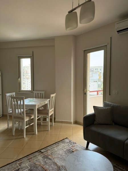 Tirane, jepet me qera apartament 2+1+Ballkon Kati 7, 80 m² 600 € (rruga e kavajes , Kompleksi Alba)
