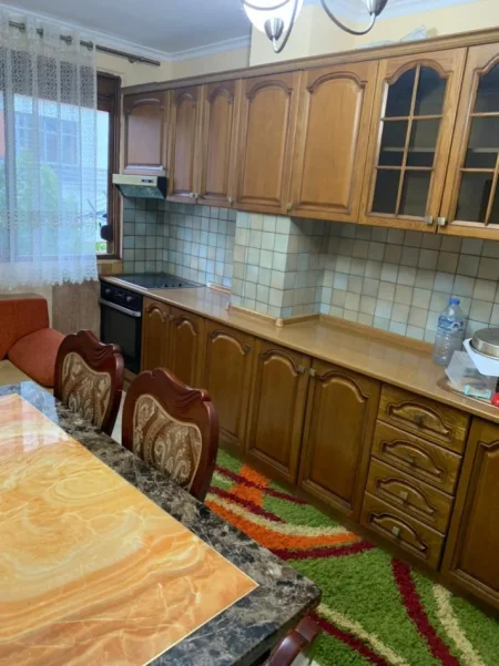 Tirane, jepet me qera apartament 1+1 Kati 4, 63 m² 350 € (QSUT)