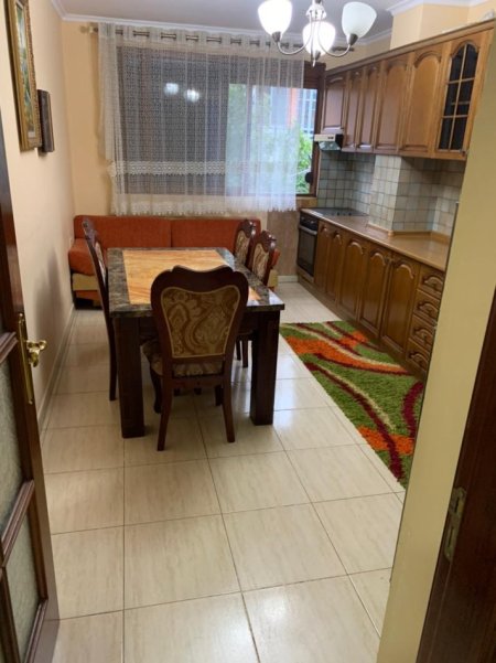 Tirane, jepet me qera apartament 1+1 Kati 4, 63 m² 350 € (QSUT)