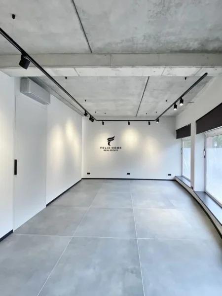 Tirane, shitet dyqan Kati 0, 74 m² 149.000 € (YZBERISHT)