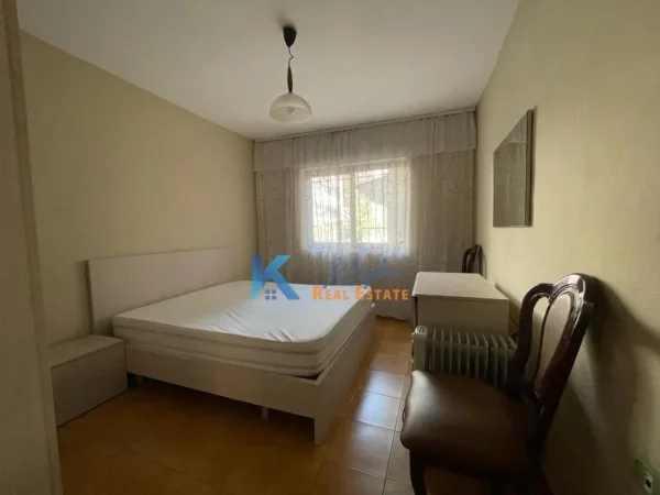 Tirane, jap me qera apartament 2+1+Ballkon Kati 2, 75 m² 400 € (Ali Dem)