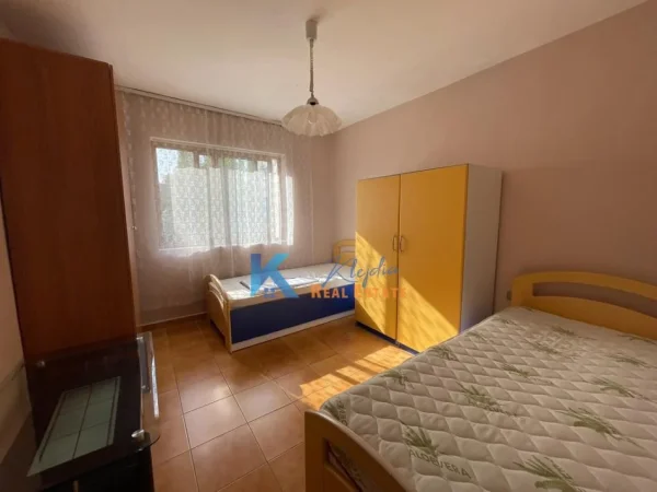 Tirane, jap me qera apartament 2+1+Ballkon Kati 2, 75 m² 400 € (Ali Dem)