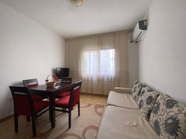 Tirane, jepet me qera apartament 1+1+Ballkon Kati 3, 67 m² 450 € (Kompleksi Dinamo)