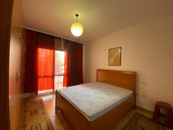Tirane, jepet me qera apartament 1+1+Ballkon Kati 3, 67 m² 450 € (Kompleksi Dinamo)
