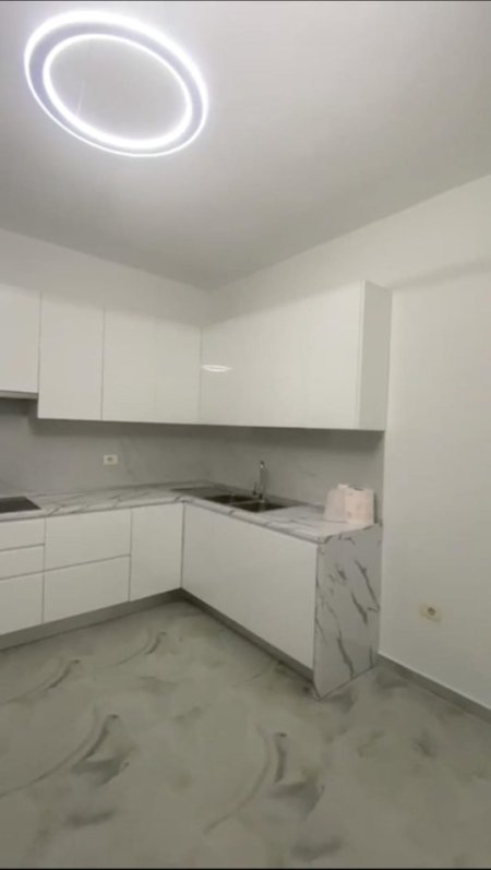 Tirane, jepet me qera Vile 3+1 Kati 2, 160 m² 500 € (kodra e priftit)