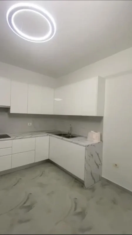 Tirane, jepet me qera Vile 3+1 Kati 2, 160 m² 500 € (kodra e priftit)