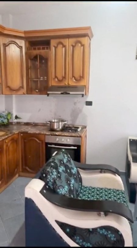 Tirane, jepet me qera Vile 2+1 Kati 1, 110 m² 500 € (jordan misja)