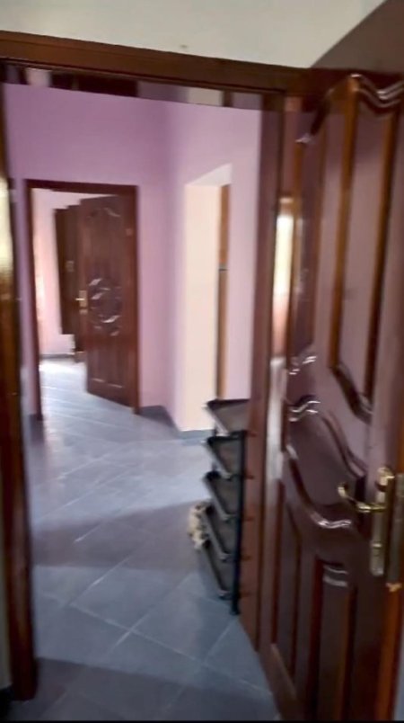 Tirane, jepet me qera Vile 2+1 Kati 1, 110 m² 500 € (jordan misja)