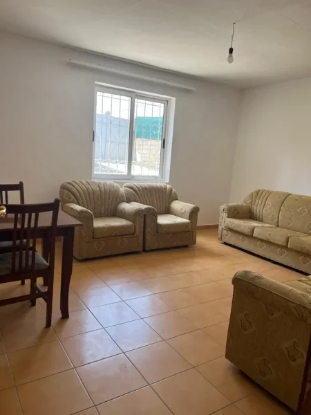 Tirane, jepet me qera apartament 1+1 Kati 1, 70 m² 250 € (Grandi)