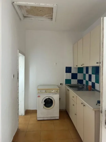 Tirane, jepet me qera apartament 1+1 Kati 1, 70 m² 250 € (Grandi)