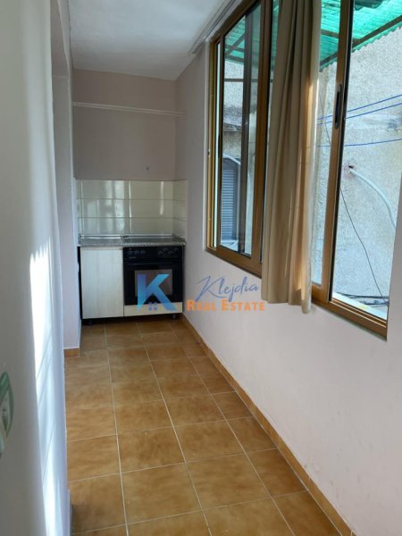 Tirane, jap me qera apartament 2+1+Ballkon Kati 2, 75 m² 400 € (Ali Demi)