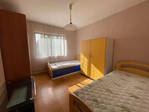 Tirane, jepet me qera apartament 2+1 Kati 2, 60 m² 400 € (Ali Demi)