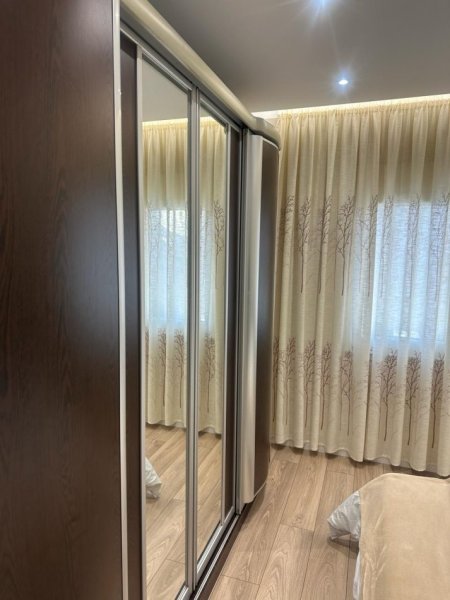 Tirane, jepet me qera apartament 1+1 Kati 2, 65 m² 500 € (Komuna e Parisit)