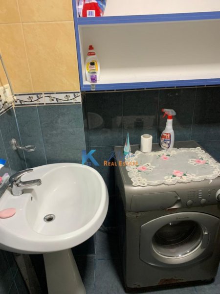Tirane, jap me qera apartament 1+1+Aneks Kati 4, 70 m² (Rruga Kongresi i Manastirit, afer Pediatrise)