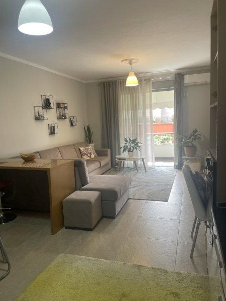Tirane, jap me qera apartament 2+1+Ballkon Kati 1, 100 m² 900 € (Hamdi Garunja)