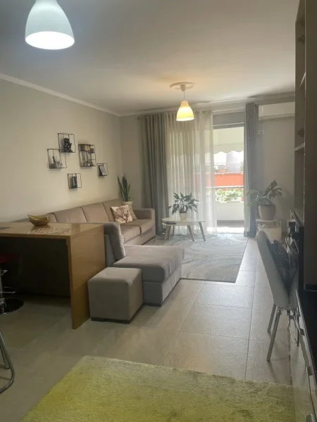 Tirane, jap me qera apartament 2+1+Ballkon Kati 1, 100 m² 900 € (Hamdi Garunja)