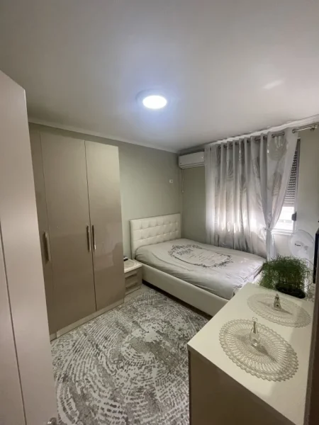 Tirane, jap me qera apartament 2+1+Ballkon Kati 1, 100 m² 900 € (Hamdi Garunja)